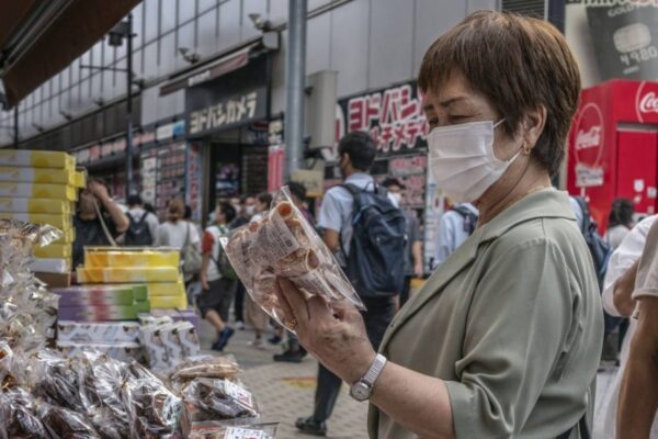 Como a inflação e os salários reais estão impactando a vida no Japão em 2026