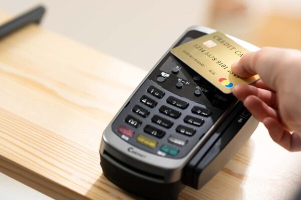 Cartão de Crédito Supera Dinheiro em Espécie no Japão
