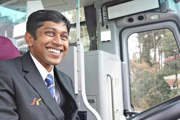 Estrangeiro se torna o primeiro motorista de ônibus da província de Ibaraki