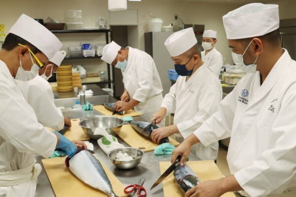 🚨 Japão trava contratação de estrangeiros para restaurantes