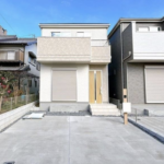 Casa nova à venda em Komaki