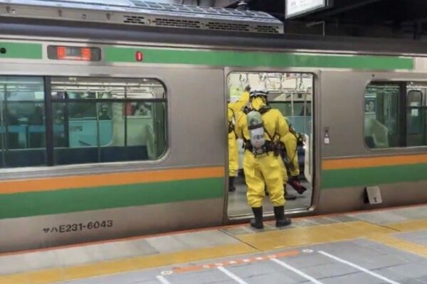 Spray Misterioso em trem da linha JR deixa 10 Hospitalizados