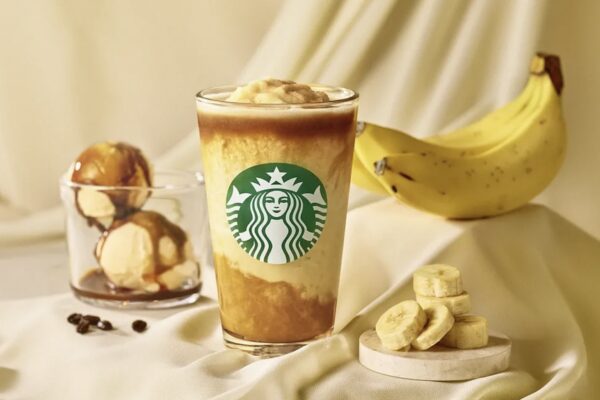 🍌 Starbucks enlouquece o Japão com frappuccino de banana que parece sobremesa de luxo 🍌