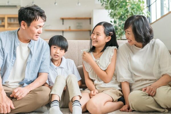 🚨 Japão está ficando sem crianças — e nem trilhões conseguem mudar o rumo