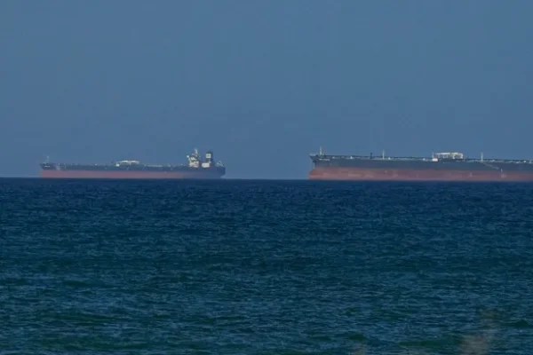 Hormuz Acende Alerta no Japão