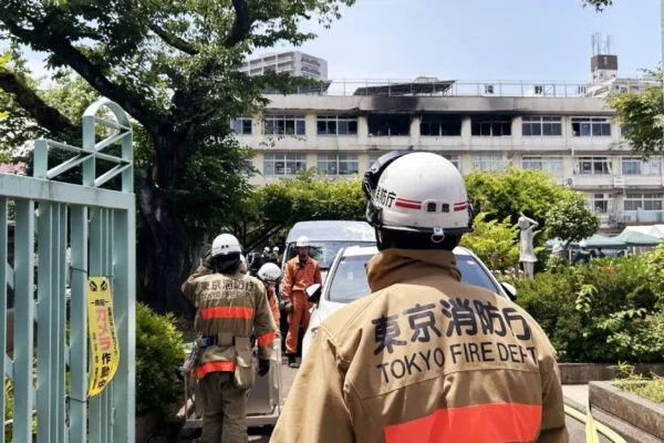 Pânico na Escola – Incêncio deixa 11 feridos em Tóquio